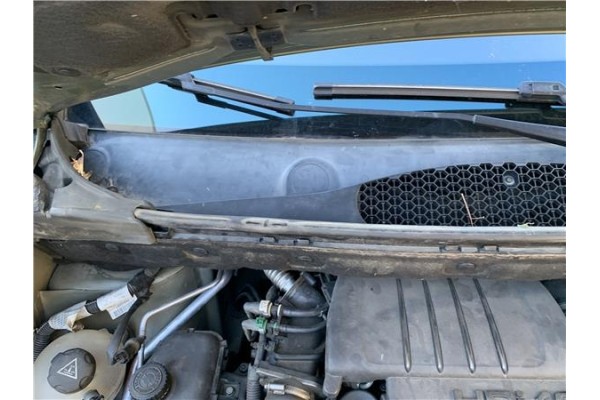 Recambio de torpedo para peugeot partner tepee 1.6 premium referencia OEM IAM 8251EA  