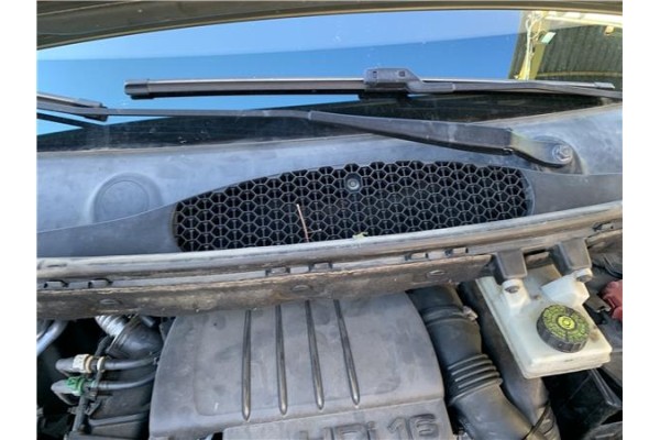 Recambio de torpedo para peugeot partner tepee 1.6 premium referencia OEM IAM 8251EA  