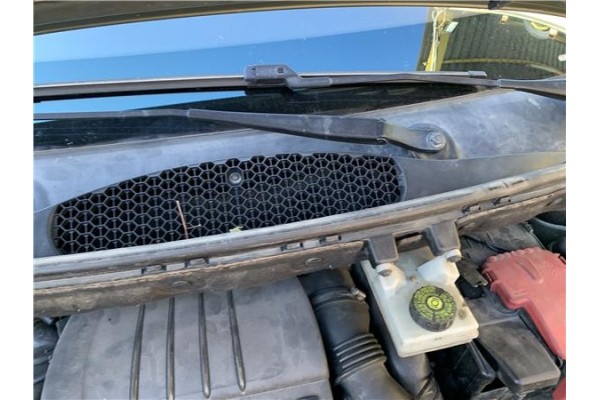 Recambio de torpedo para peugeot partner tepee 1.6 premium referencia OEM IAM 8251EA  