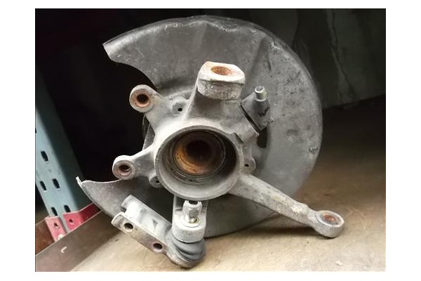 Recambio de mangueta delantero derecha para saab 900 berlina 2.0 i referencia OEM IAM   