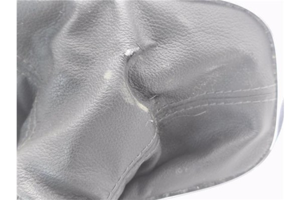 Recambio de pomo palanca cambio para opel astra j berlina 5p 1.6 selective referencia OEM IAM 55565905  