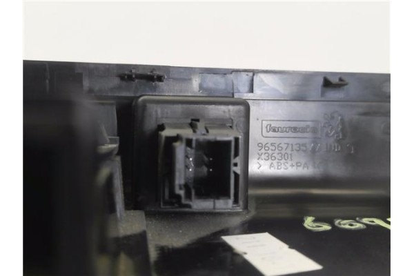Recambio de boton cierre centralizado para peugeot 207 sw 1.6 hdi referencia OEM IAM 9656713577 FR56713502 