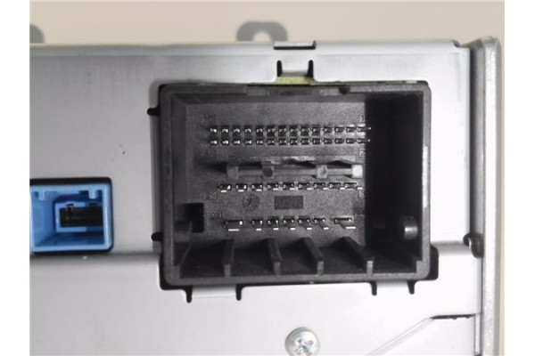 Recambio de radio / cd para opel astra j berlina 5p 1.6 selective referencia OEM IAM 23495140  