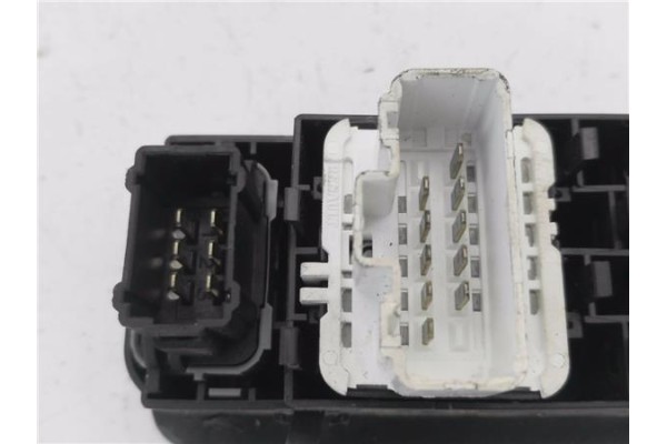 Recambio de mando elevalunas delantero izquierdo para renault laguna ii (bg0) 2.0 dci (bg1t) referencia OEM IAM 8200397299B  