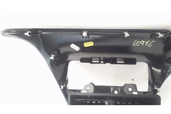 Recambio de embellecedor consola salpicadero para peugeot 208 1.2 access referencia OEM IAM 9673830077 1097753X 