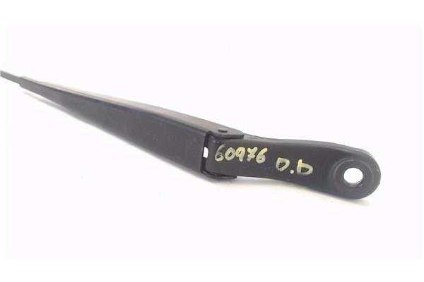 Recambio de brazo limpiaparabrisas delantero derecho para peugeot 208 1.2 access referencia OEM IAM 9673292080  