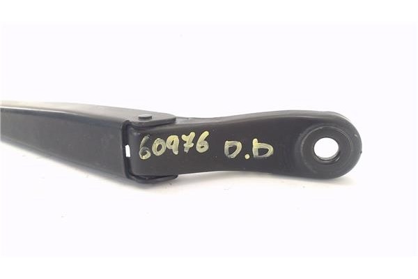 Recambio de brazo limpiaparabrisas delantero derecho para peugeot 208 1.2 access referencia OEM IAM 9673292080  
