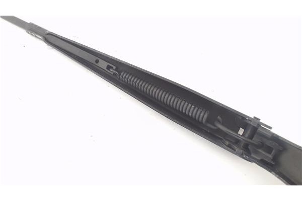 Recambio de brazo limpiaparabrisas delantero derecho para peugeot 208 1.2 access referencia OEM IAM 9673292080  
