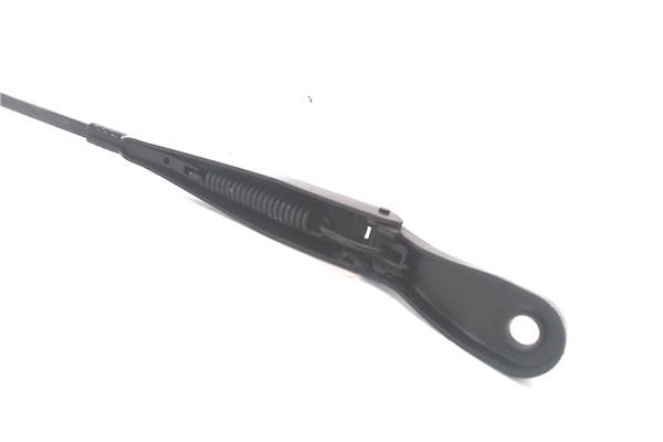 Recambio de brazo limpiaparabrisas delantero izquierdo para peugeot 208 1.2 access referencia OEM IAM 9673291980  