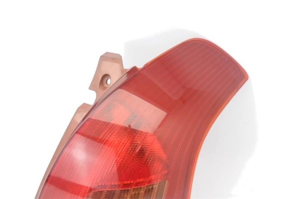 Recambio de piloto trasero derecho para suzuki swift iii (sg) 1.3 ddis referencia OEM IAM 3565062J00  