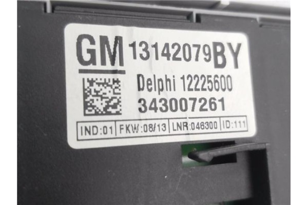 Recambio de luz delantero central techo para opel zafira 1.7 cdti referencia OEM IAM 13142079BY 13166476 