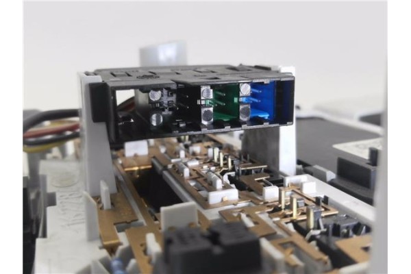 Recambio de luz delantero central techo para opel zafira 1.7 cdti referencia OEM IAM 13142079BY 13166476 