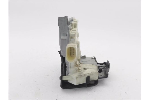Recambio de cierre electromagnetico trasero izquierdo para audi a3 sportback (8pa) 2.0 tdi ambiente referencia OEM IAM 4F0839015