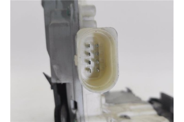 Recambio de cierre electromagnetico trasero izquierdo para audi a3 sportback (8pa) 2.0 tdi ambiente referencia OEM IAM 4F0839015