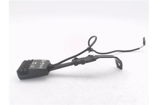 Recambio de anclaje cinturon delantero izquierdo para audi a3 sportback (8pa) 2.0 tdi ambiente referencia OEM IAM 8P0857755D  