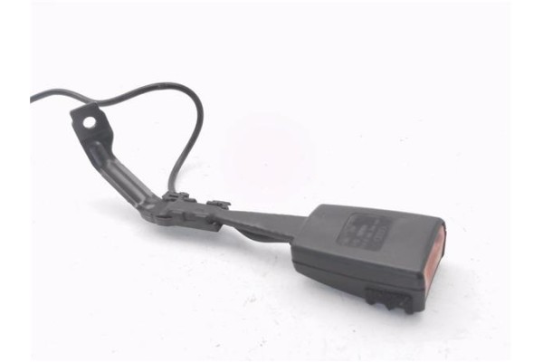 Recambio de anclaje cinturon delantero izquierdo para audi a3 sportback (8pa) 2.0 tdi ambiente referencia OEM IAM 8P0857755D  