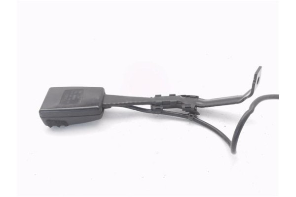 Recambio de anclaje cinturon delantero izquierdo para audi a3 sportback (8pa) 2.0 tdi ambiente referencia OEM IAM 8P0857755D  