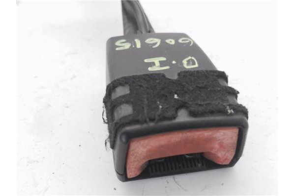 Recambio de anclaje cinturon delantero izquierdo para audi a3 sportback (8pa) 2.0 tdi ambiente referencia OEM IAM 8P0857755D  
