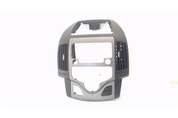 Recambio de embellecedor consola central para hyundai i30 (fd) 1.6 crdi referencia OEM IAM U05F0548  