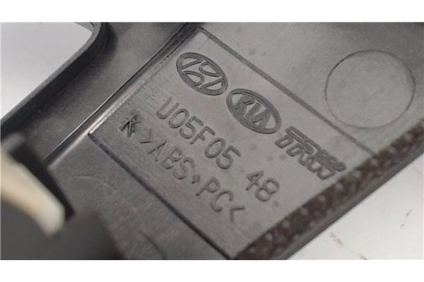 Recambio de embellecedor consola central para hyundai i30 (fd) 1.6 crdi referencia OEM IAM U05F0548  