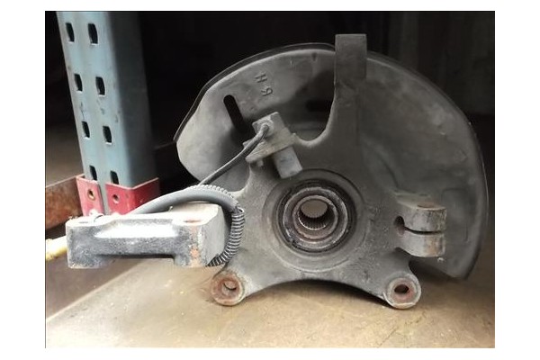 Recambio de mangueta delantero derecha para daewoo nubira berlina 1.6 16v referencia OEM IAM   