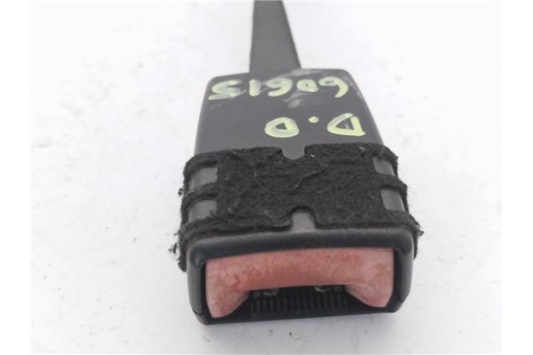 Recambio de anclaje cinturon delantero derecho para audi a3 sportback (8pa) 2.0 tdi ambiente referencia OEM IAM 8P0857756C  