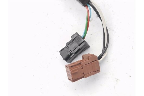 Recambio de retrovisor electrico izquierdo para peugeot 208 1.2 access referencia OEM IAM 232673077 E20211047 