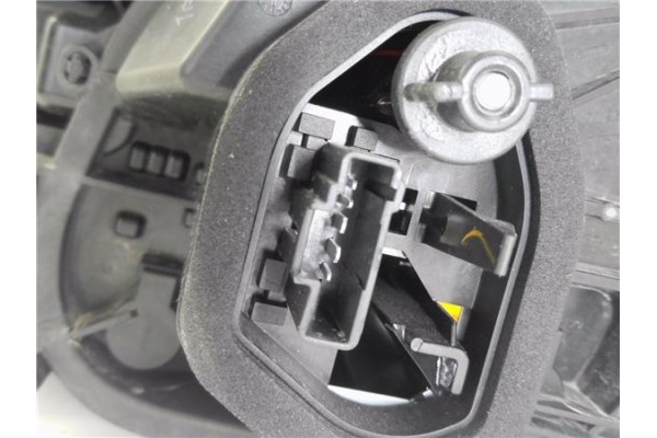 Recambio de piloto trasero izquierdo para peugeot 208 1.2 access referencia OEM IAM 9825601280  