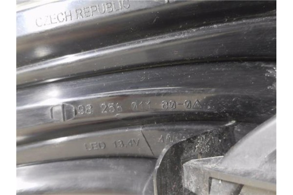 Recambio de piloto trasero derecho para peugeot 208 1.2 access referencia OEM IAM 9825601180  