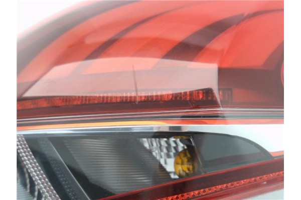 Recambio de piloto trasero derecho para peugeot 208 1.2 access referencia OEM IAM 9825601180  