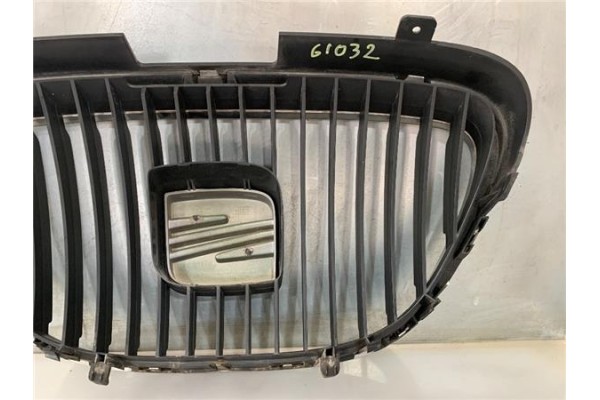 Recambio de rejilla capo para seat altea (5p1) 2.0 tdi 16v referencia OEM IAM 5P0853654  