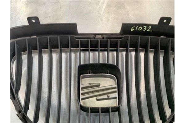 Recambio de rejilla capo para seat altea (5p1) 2.0 tdi 16v referencia OEM IAM 5P0853654  