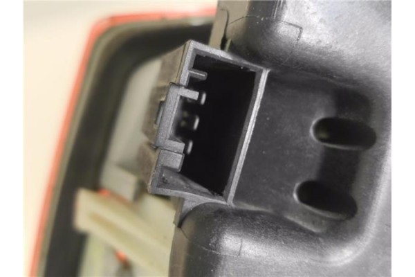 Recambio de piloto porton trasero izquierdo para bmw serie 3 touring (e46) 2.0 318d referencia OEM IAM 6907937  