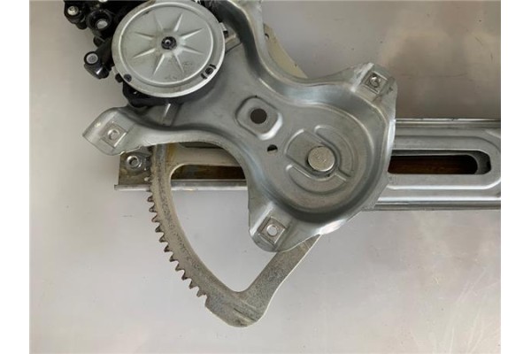 Recambio de mecanismo elevalunas delantero derecho para toyota avensis cross sport (t27) 2.2 premium referencia OEM IAM 85701020