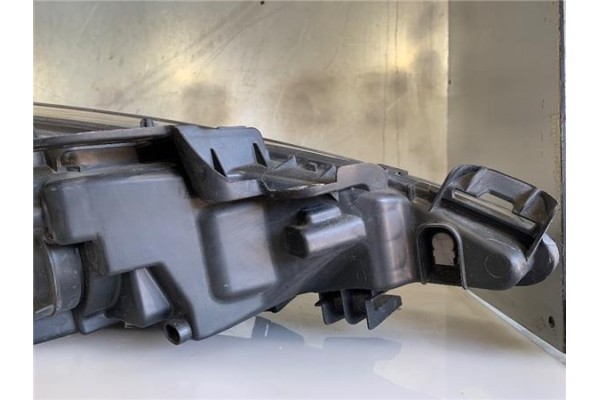 Recambio de faro delantero izquierdo para peugeot 207 1.6 hdi referencia OEM IAM 964998628001 89900872 