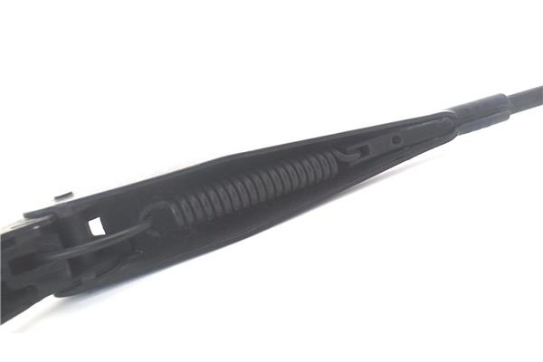 Recambio de brazo limpiaparabrisas delantero izquierdo para peugeot 207 sw 1.6 hdi referencia OEM IAM 6429AL  