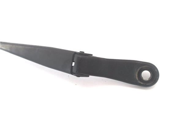 Recambio de brazo limpiaparabrisas delantero derecho para peugeot 207 sw 1.6 hdi referencia OEM IAM A7DAGCP  