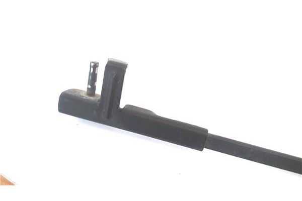 Recambio de brazo limpiaparabrisas delantero derecho para peugeot 207 sw 1.6 hdi referencia OEM IAM A7DAGCP  