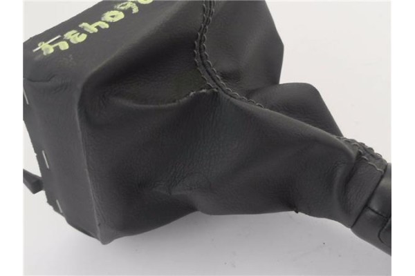 Recambio de pomo palanca cambio para volkswagen polo iv (9n3) 1.4 advance referencia OEM IAM 6Q1711113G  