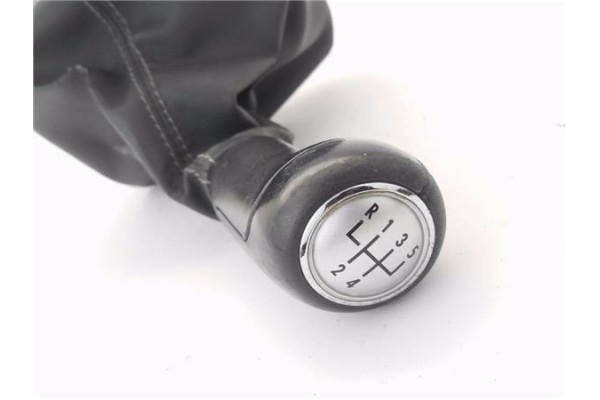 Recambio de pomo palanca cambio para volkswagen polo iv (9n3) 1.4 advance referencia OEM IAM 6Q1711113G  