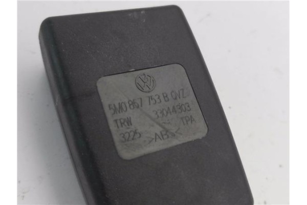 Recambio de anclaje cinturon trasero izquierdo para volkswagen golf v plus (5m1) 1.9 tdi referencia OEM IAM 5M0857753B  