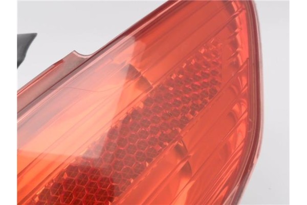 Recambio de piloto trasero derecho para peugeot 308 1.6 gt referencia OEM IAM 9680425680  