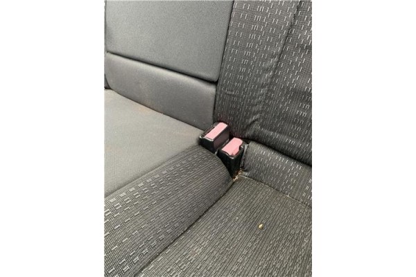Recambio de anclaje cinturon trasero izquierdo para renault megane ii (bm0/1_, cm0/1_) 2.0 16v (bm0u, cm0u) referencia OEM IAM 8