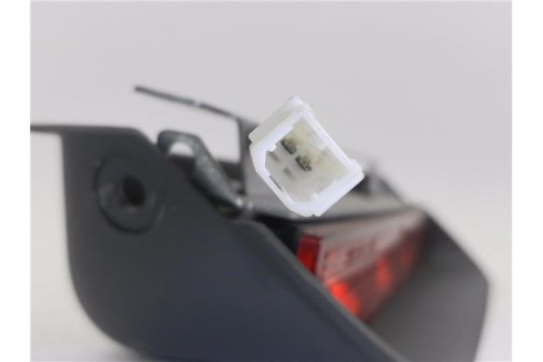 Recambio de luz central de freno para mitsubishi colt cz3 berl. 3 (z30) 1.5 di-d instyle referencia OEM IAM MR957380 09967728 