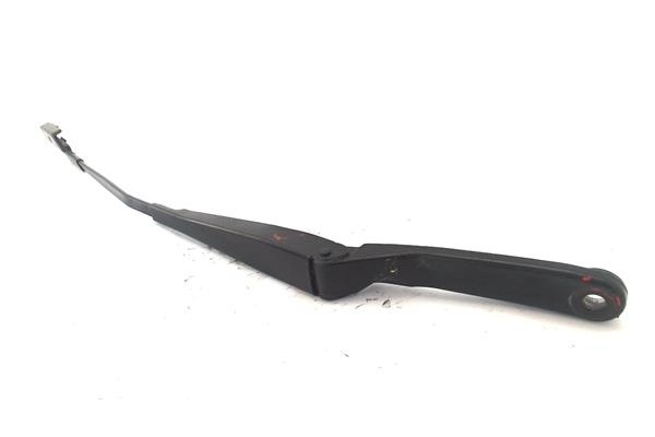 Recambio de brazo limpiaparabrisas delantero derecho para peugeot 308 1.6 gt referencia OEM IAM 968047728004  