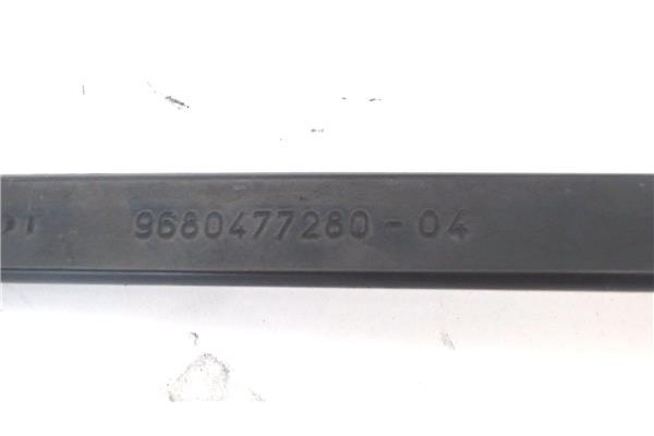 Recambio de brazo limpiaparabrisas delantero derecho para peugeot 308 1.6 gt referencia OEM IAM 968047728004  