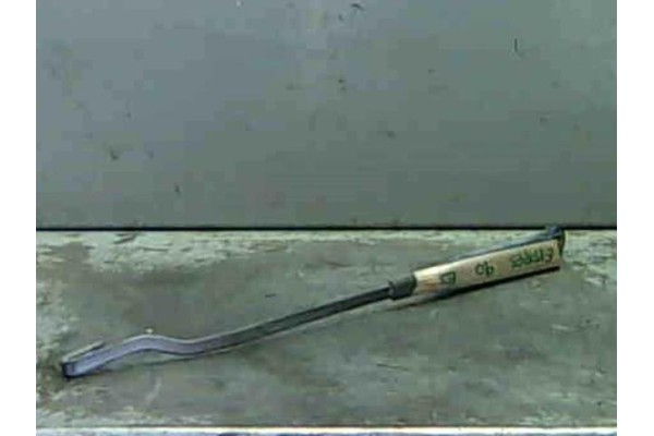 Recambio de brazo limpiaparabrisas delantero para renault express furgón (f40_, g40_) 1.4 (f402) referencia OEM IAM   