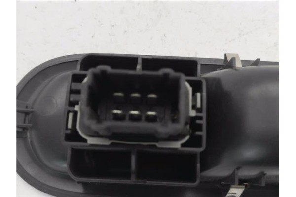 Recambio de mando elevalunas delantero derecho para renault clio iii 1.5 dci (c/br1g) referencia OEM IAM 8200356517B  