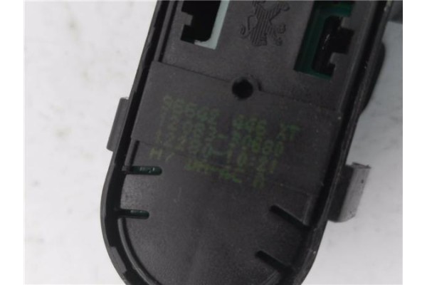 Recambio de mando elevalunas delantero izquierdo para peugeot 207 1.6 premium referencia OEM IAM 96642446XT  