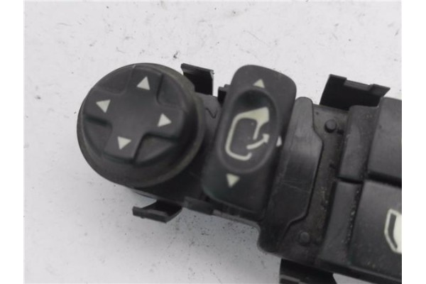 Recambio de mando elevalunas delantero izquierdo para peugeot 207 1.6 premium referencia OEM IAM 96642446XT  